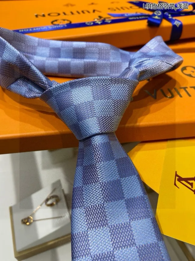 Louis Vuitton Corbata con patrón de tablero de ajedrez en color azul claro 6
