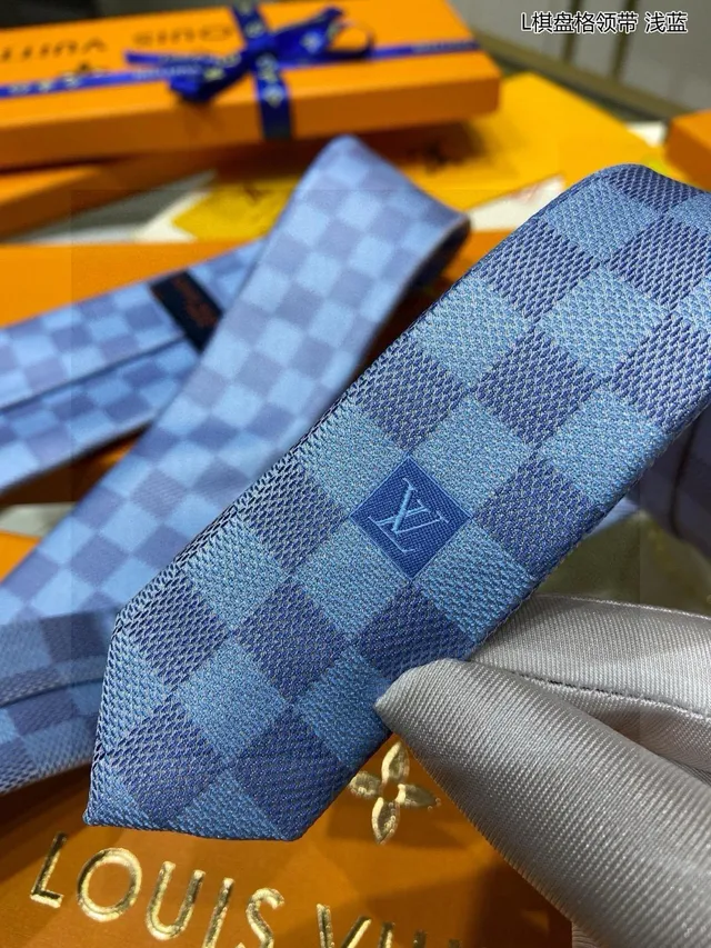 Louis Vuitton Corbata con patrón de tablero de ajedrez en color azul claro 8