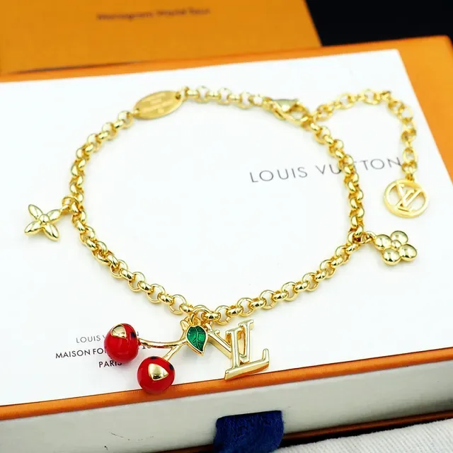 Louis Vuitton Bracelet au Charm de Cerise en Or avec Émail 2