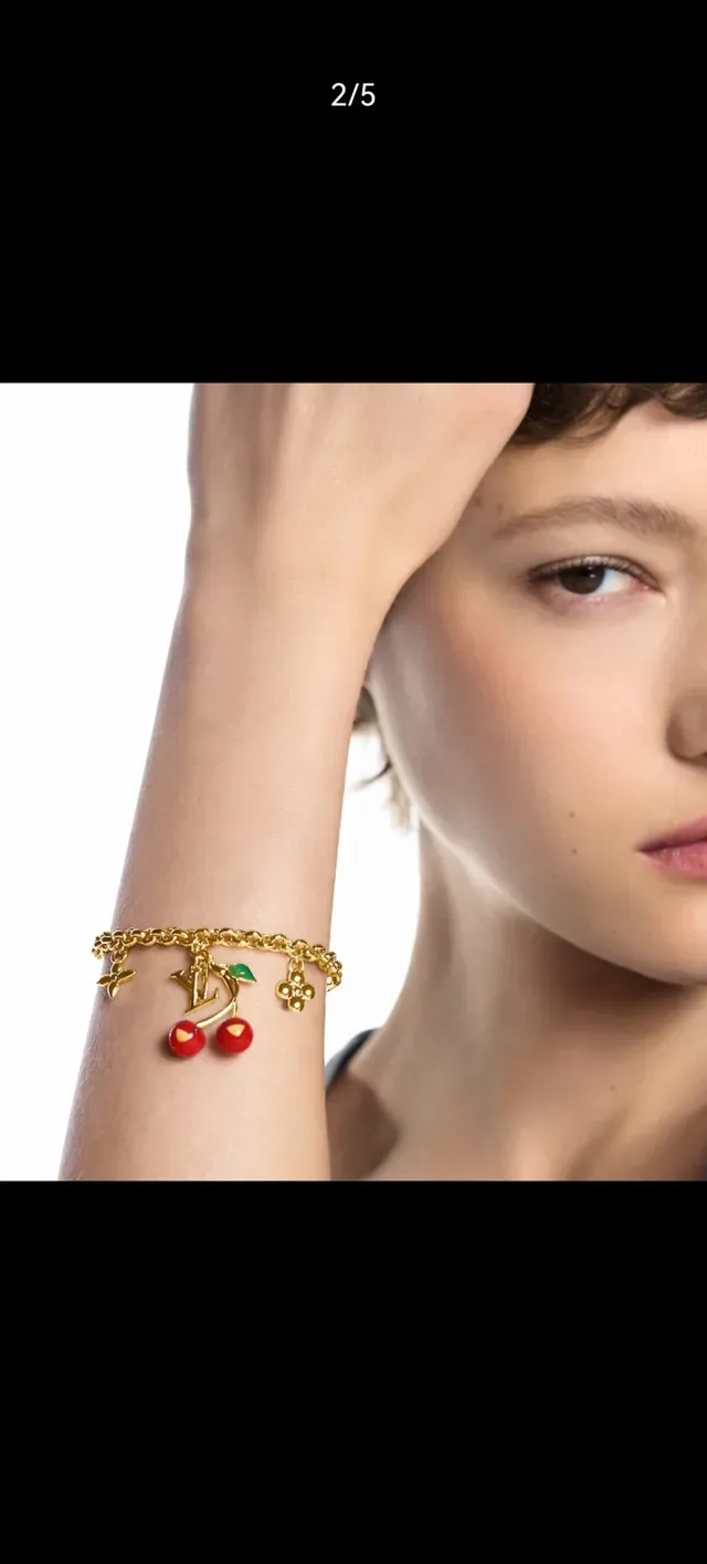 Louis Vuitton Bracelet au Charm de Cerise en Or avec Émail 12