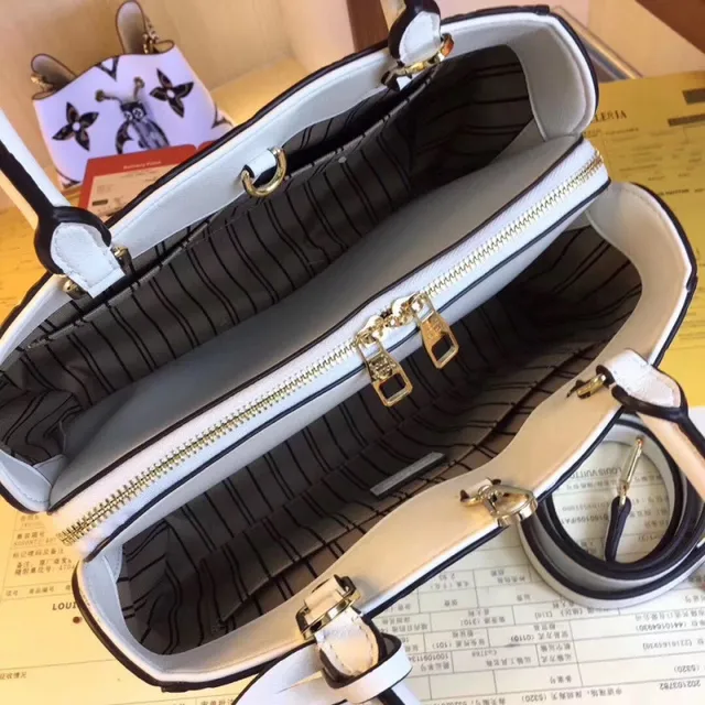 Louis Vuitton Embossed Monogram 黑色 结构化 手提 Boston 包 11