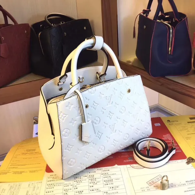 Louis Vuitton Embossed Monogram 黑色 结构化 手提 Boston 包 13