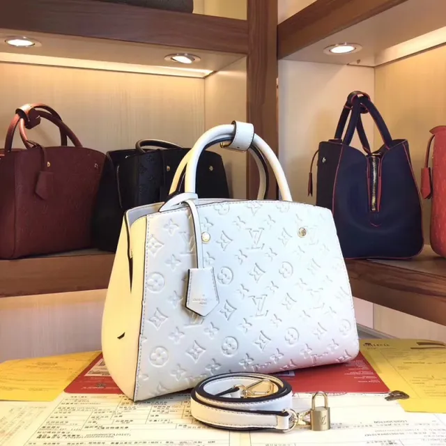 Louis Vuitton Embossed Monogram 黑色 结构化 手提 Boston 包 15