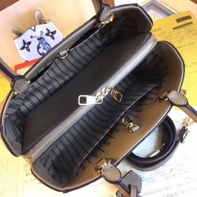 Louis Vuitton Embossed Monogram 黑色 结构化 手提 Boston 包 20