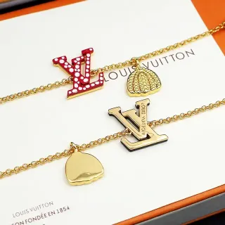 Collares Louis Vuitton Esmaltados com Polka-Dot LV e Charms de Concha