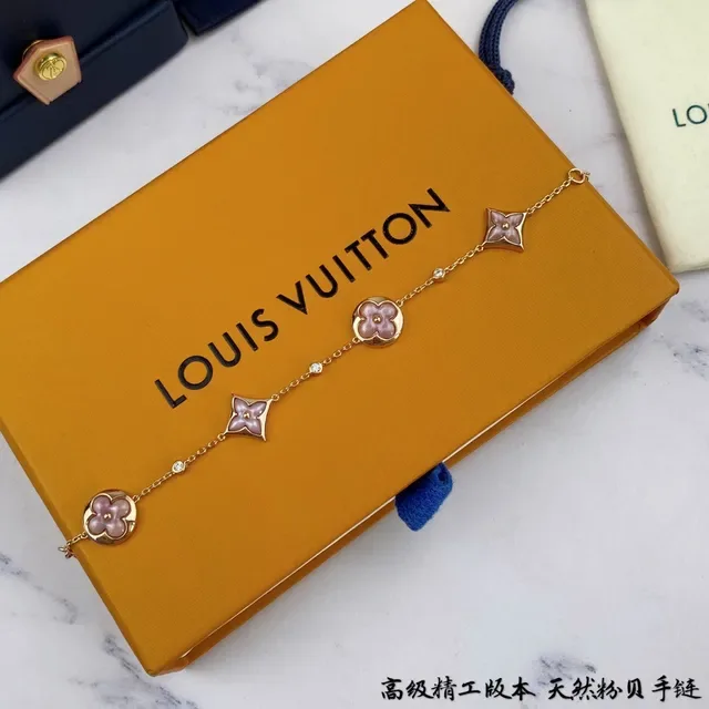 Pulseira de Corrente Louis Vuitton com Esmalte Floral e Cristal em Ouro Rosa 6