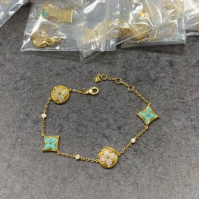Louis Vuitton Pulsera Flor Esmalte Turquesa Oro Dorado Charms Diamantes Pavé 2