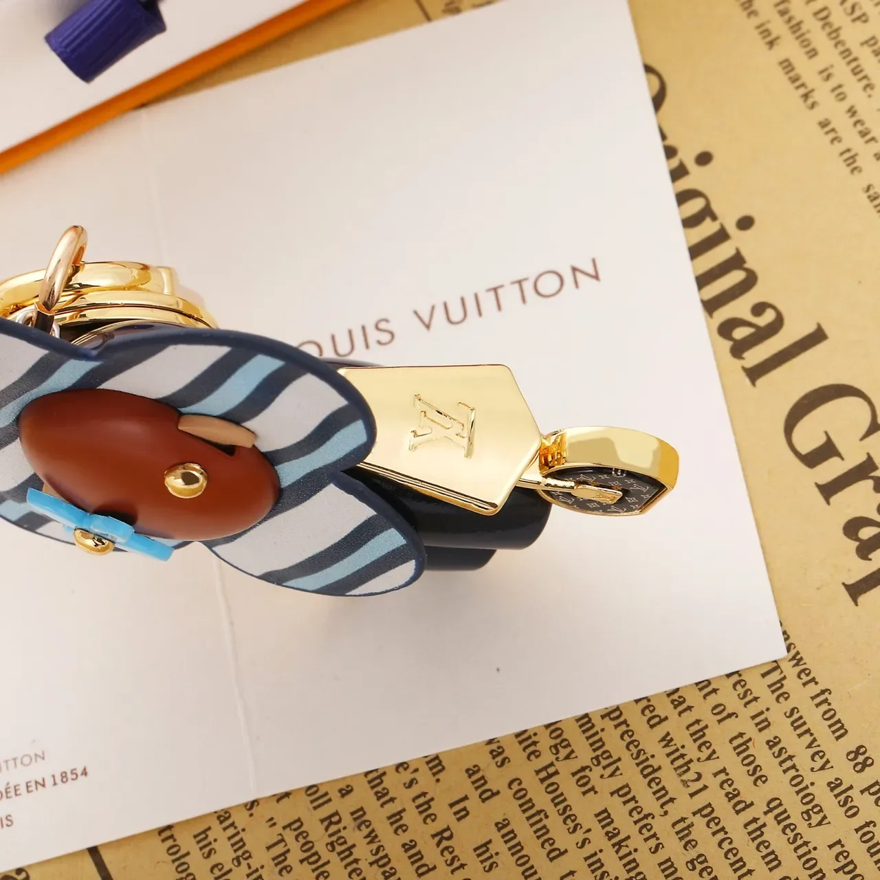 Louis Vuitton Flower Charm sac à main cuir rayé bleu marron avec quincaillerie dorée 7