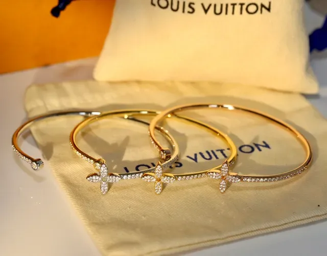 Louis Vuitton Motif Fleur Diamants Pavé Bracelet Jonc Or 5