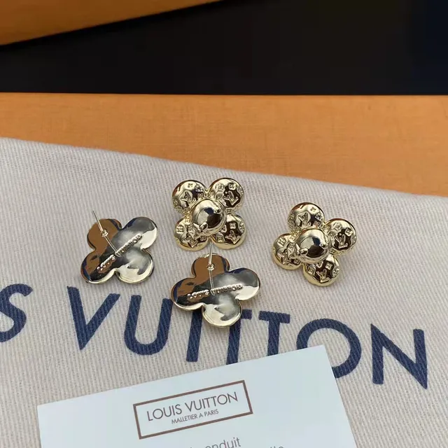 Louis Vuitton Brincos Florais com Tachinha Ouro Preto Monogramados Pétalas 8