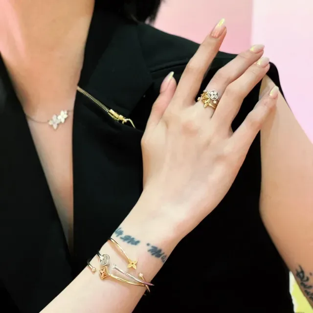 Louis Vuitton সোনা রূপা মাল্টি-ব্যান্ড ফ্লোরাল মোটিফ আংটি 2