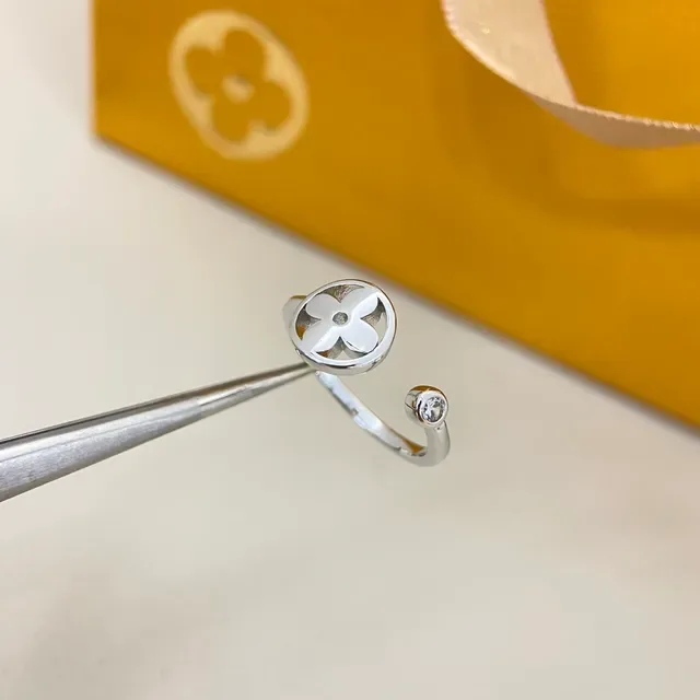 Louis Vuitton সোনা রূপা মাল্টি-ব্যান্ড ফ্লোরাল মোটিফ আংটি 7