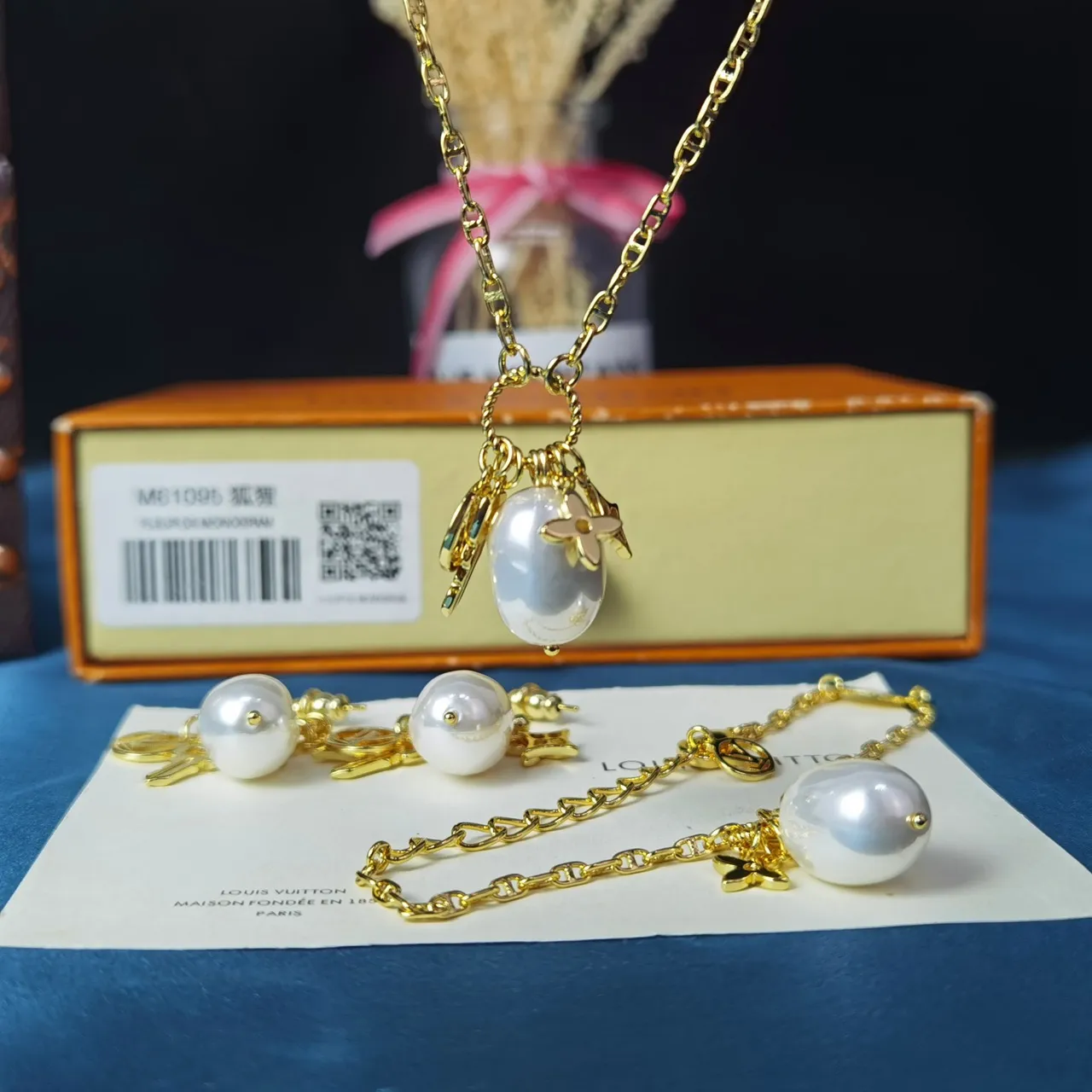 Louis Vuitton Gold White Rope Chain Baroque Pearl Pendant Necklace 7