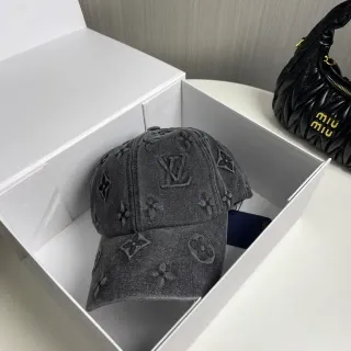 Louis Vuitton 灰色同色系印花刺绣结构六片棒球帽