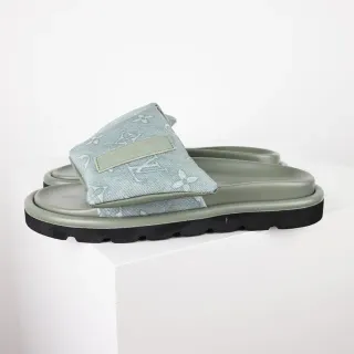 Louis Vuitton Zapatillas Verdes Negras Monogramadas de Lona Correa de Plataforma Suela de Plataforma