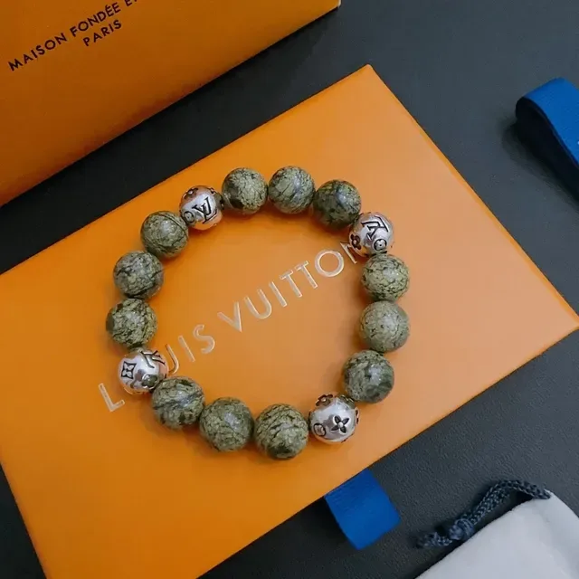 Louis Vuitton Bracelet Vert Argent Perlé en Pierre Naturelle 9