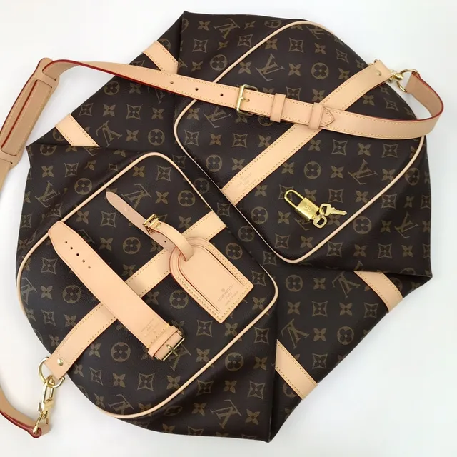 Louis Vuitton Keepall Bandoulière Monogram Canvas Marrón y Tan Duffle Bag 20