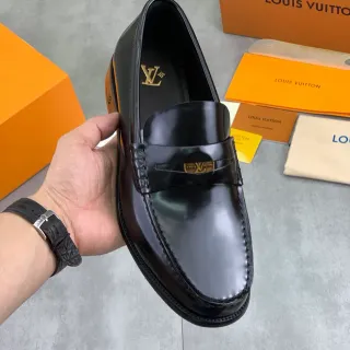 Louis Vuitton লুফার কালো সোনালি পালিশ করা চামড়া ধাতু LV বাকল স্ট্র্যাপ লুফার