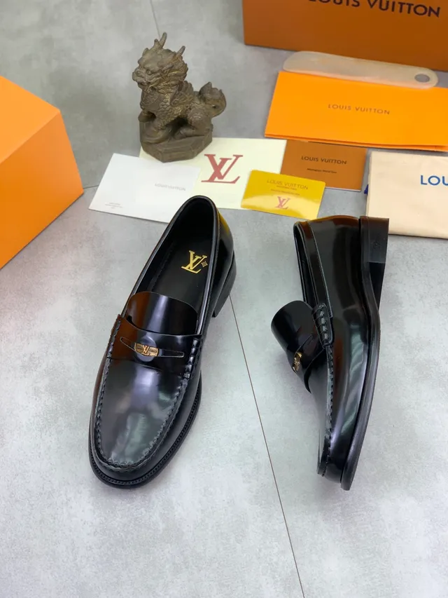Louis Vuitton 乐福鞋 黑色 金色 抛光皮革 金属 LV 扣带 乐福鞋 5