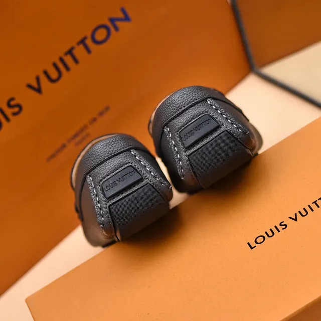 Louis Vuitton Mocassin Noir Cuir Pébité Boucle LV Mocassins 2