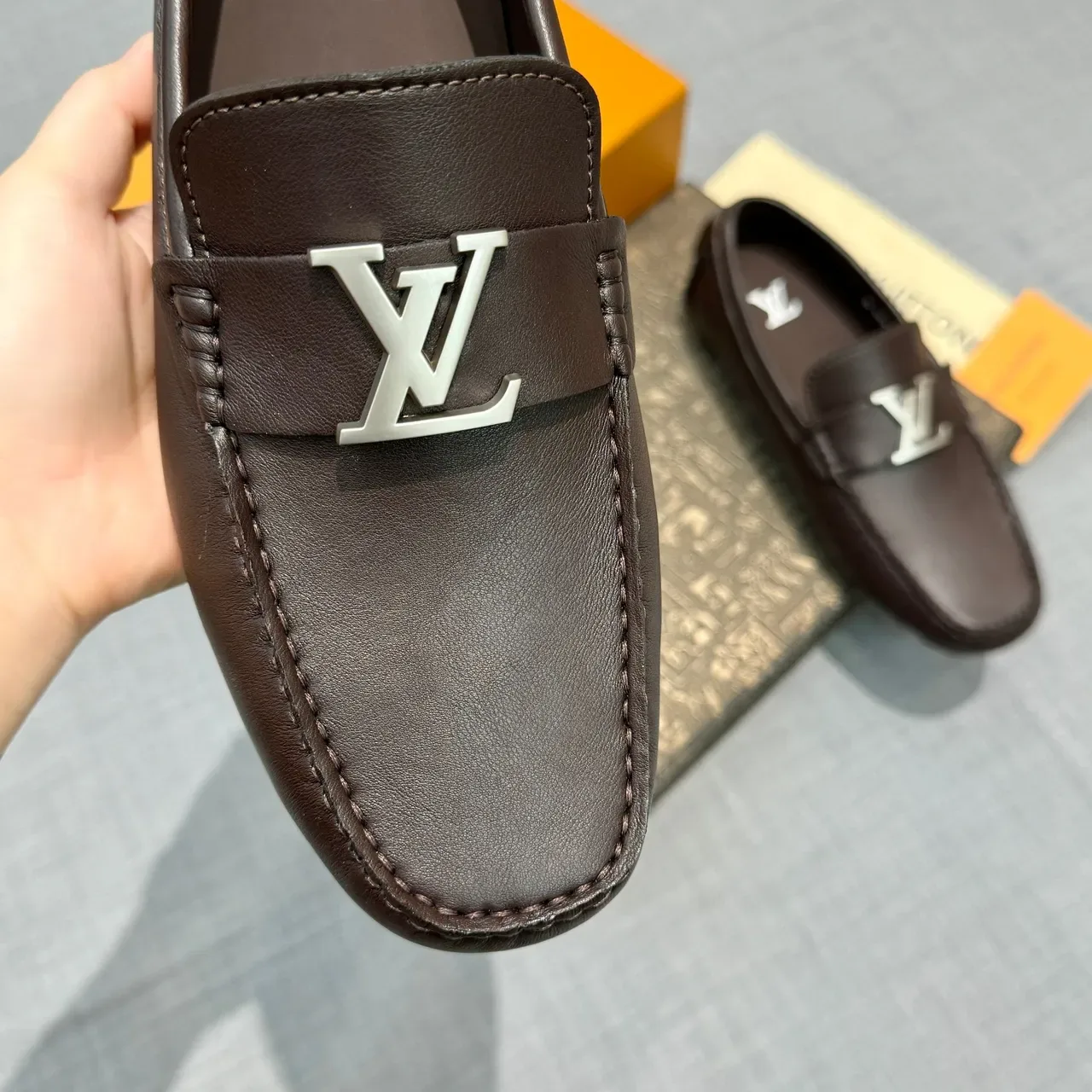 Louis Vuitton Loafers marrom couro metal LV buckle 3