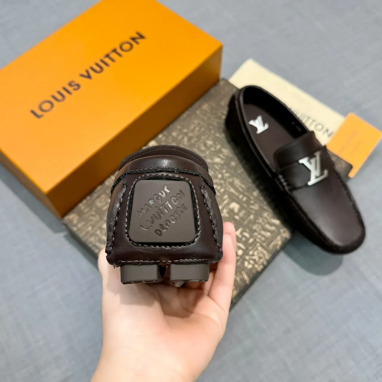 Louis Vuitton Loafers marrom couro metal LV buckle 4