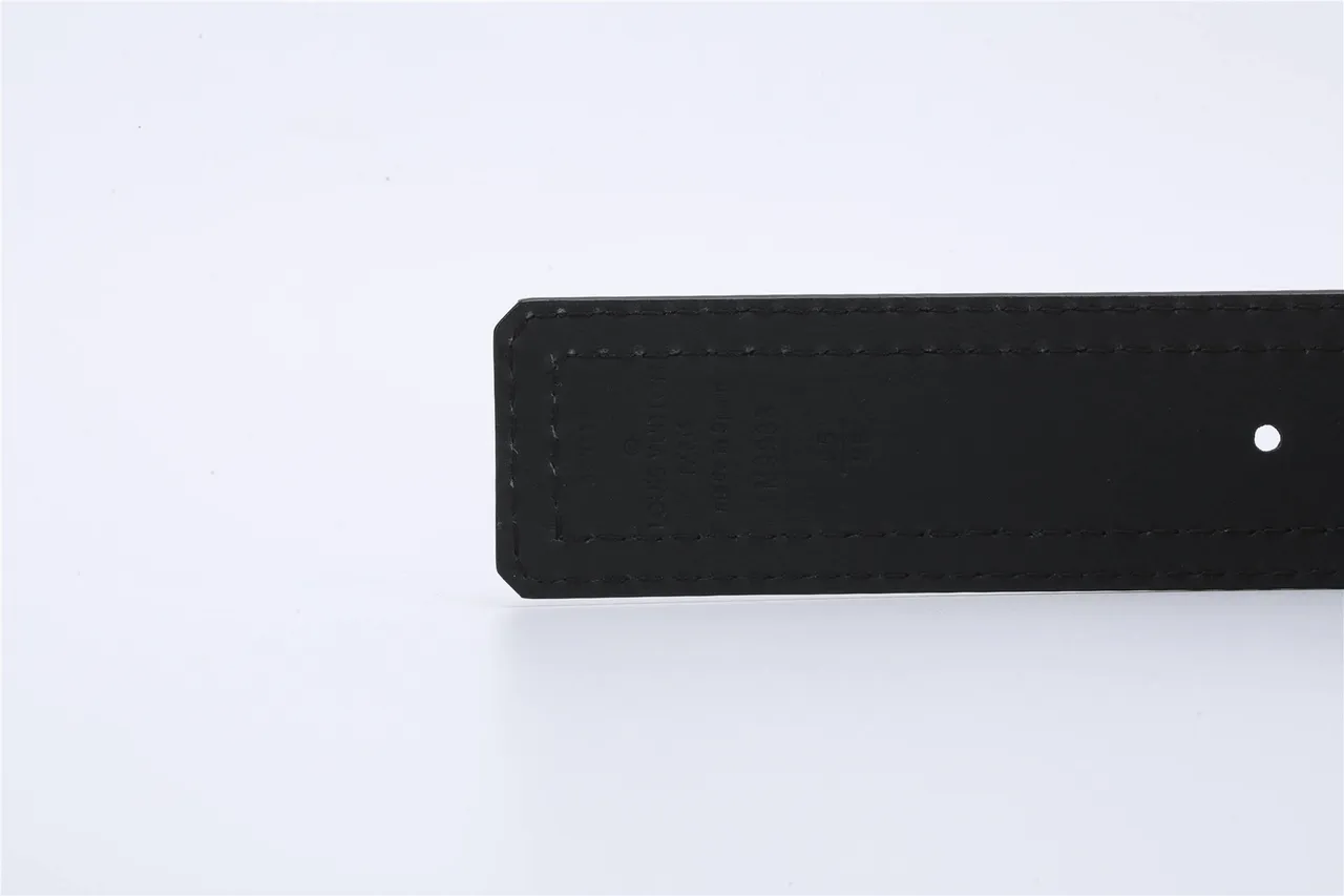 Louis Vuitton LV Belt 黑色纹理皮革腰带 4