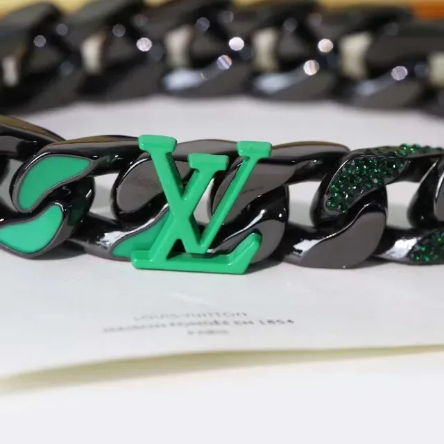 سوار لويس فيتون LV Chain أسود وأخضر زنجير كيرب لينك سميك معدن مصقول 6