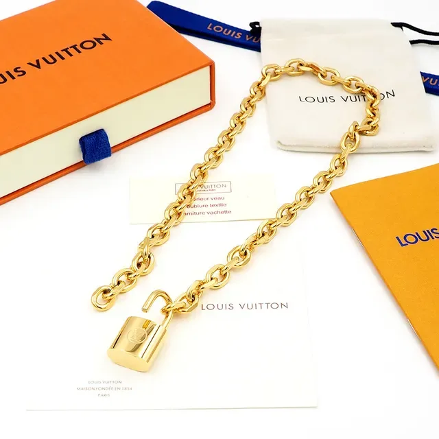 Louis Vuitton LV Edge Cadenas Gold-Tone Chain Necklace 7