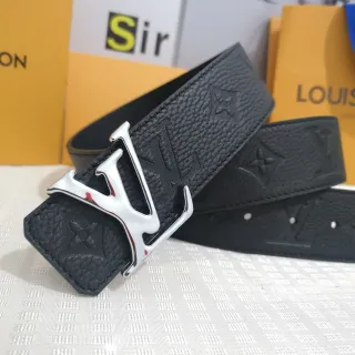 Louis Vuitton LV Initiales حزام جلد أسود حبيباتي