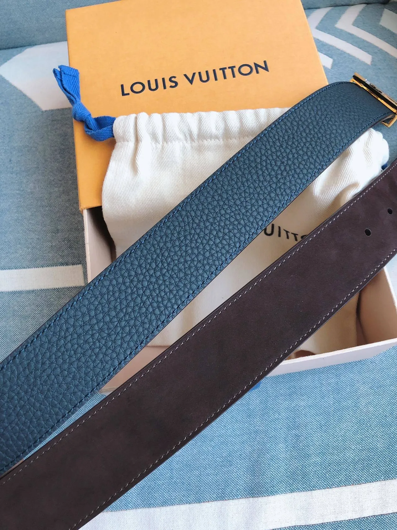 Louis Vuitton LV Initiales Ceinture en cuir bleu grainé 2