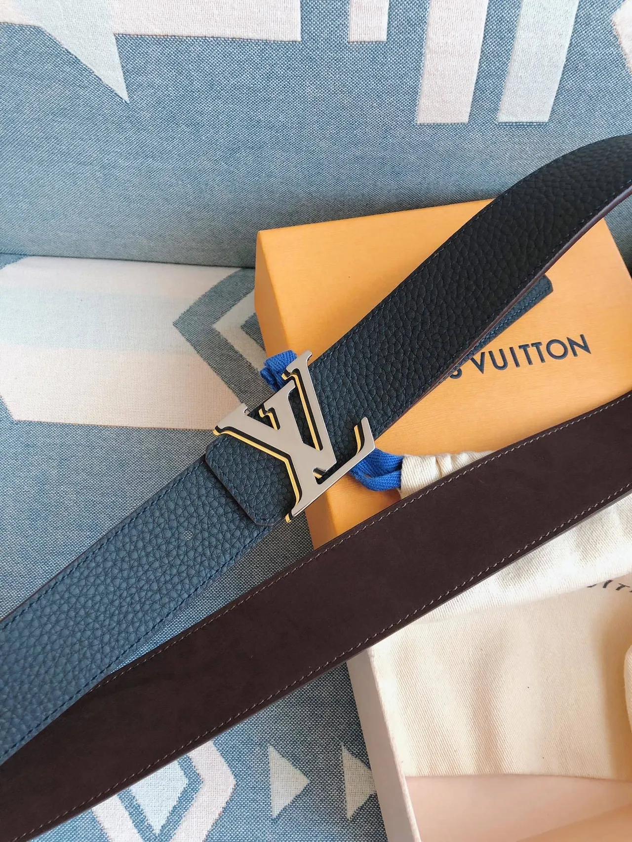 Louis Vuitton LV Initiales Ceinture en cuir bleu grainé 4