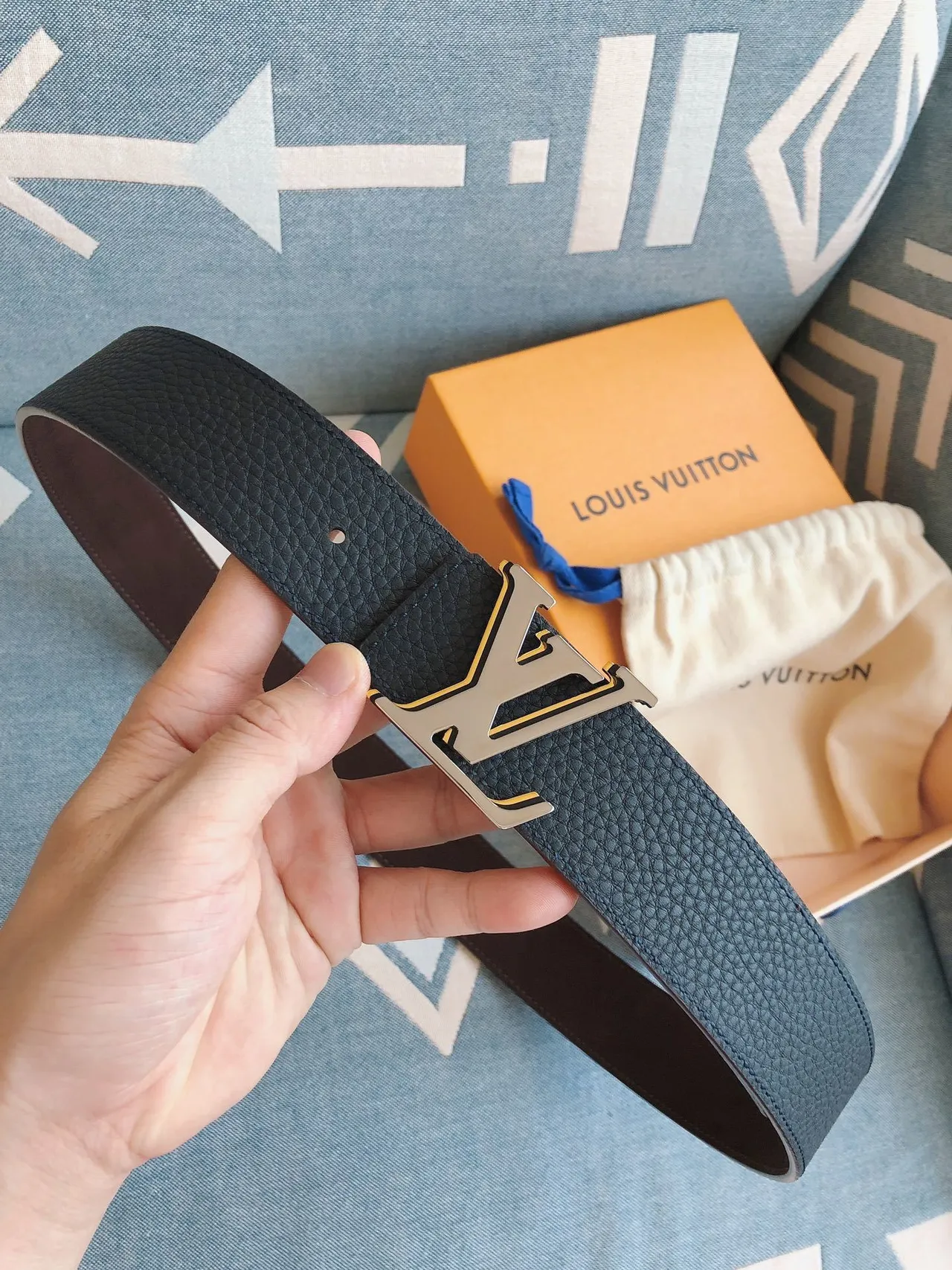 Louis Vuitton LV Initiales Ceinture en cuir bleu grainé 5