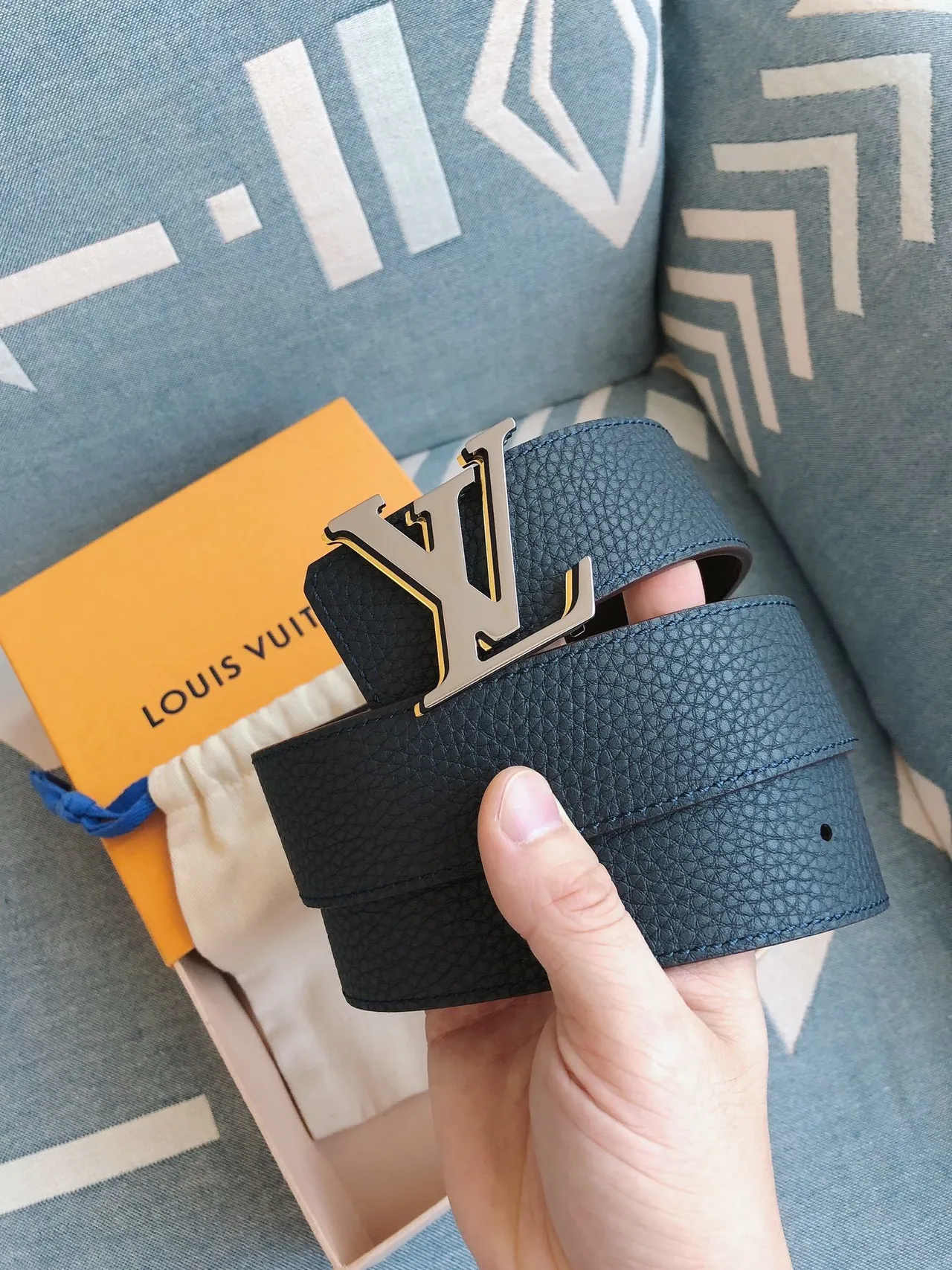 Louis Vuitton LV Initiales Ceinture en cuir bleu grainé 9