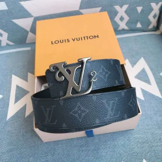 लुई विटन LV इनिशियल्स मोनोग्राम टेक्स्चर्ड लेदर बेल्ट