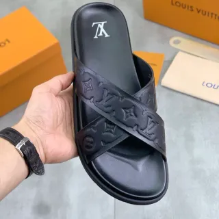 لويس فيتون LV Slide أسود Monogram Embossed Strap نعال