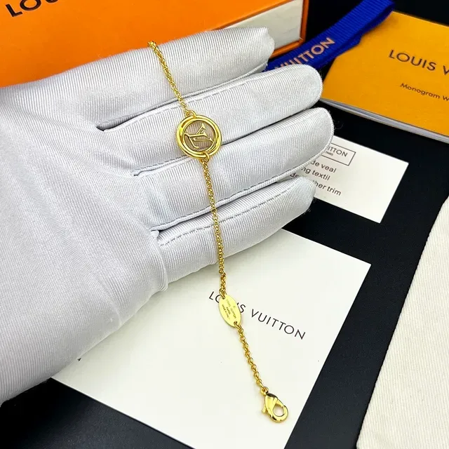 Louis Vuitton LV Stellar Gold-Tone LV 圆圈章手链 3