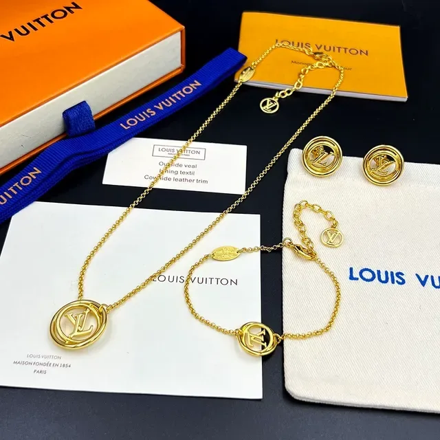 Louis Vuitton LV Stellar Gold-Tone LV 圆圈章手链 9