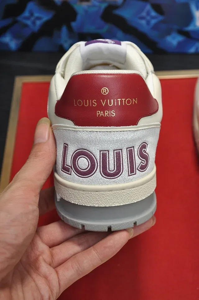 Louis Vuitton LV Trainer বেজ বেপার লেয়ার্ড লেদার-মেশ আপার স্কাল্প্টেড মাল্টি-টোন মিডসোল লাইফস্টাইল স্নিকার 2