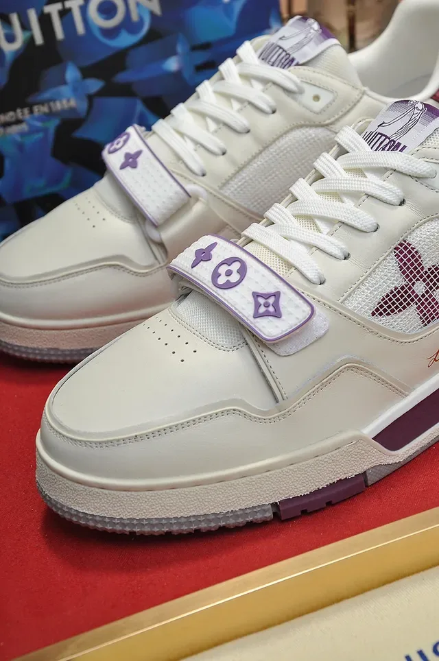 Louis Vuitton LV Trainer বেজ বেপার লেয়ার্ড লেদার-মেশ আপার স্কাল্প্টেড মাল্টি-টোন মিডসোল লাইফস্টাইল স্নিকার 3