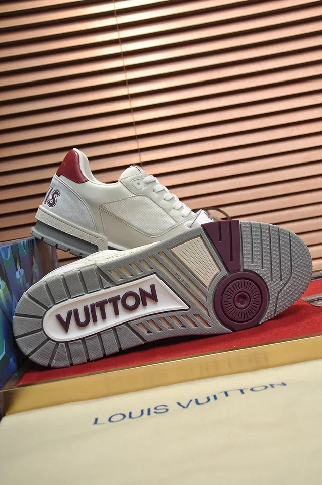 Louis Vuitton LV Trainer বেজ বেপার লেয়ার্ড লেদার-মেশ আপার স্কাল্প্টেড মাল্টি-টোন মিডসোল লাইফস্টাইল স্নিকার 4