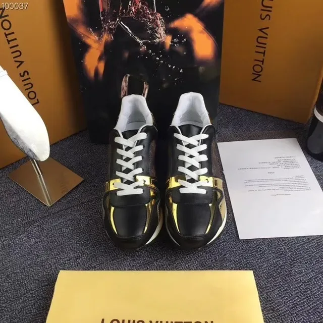 Louis Vuitton LV Trainer Negro Dorado Monograma Panel de Lona Cubiertas Patentadas Metálicas Zapatillas de Estilo de Vida 2
