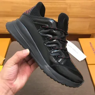 Louis Vuitton LV Trainer কালো লাল চকচকে প্যাটেন্ট লেদার জালি প্যানেল মোটা স্নিকার