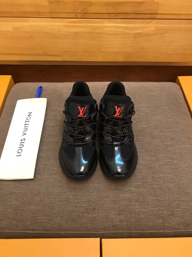 Louis Vuitton LV Trainer काला लाल चमकदार पैटेंट लेदर जाली पैनलिंग मोटी स्नीकर 2