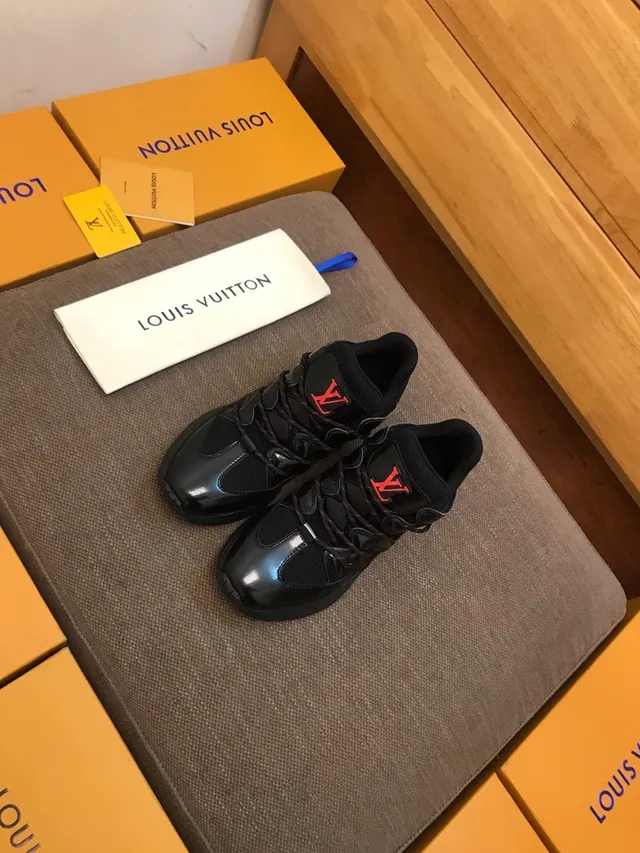 Louis Vuitton LV Trainer काला लाल चमकदार पैटेंट लेदर जाली पैनलिंग मोटी स्नीकर 3