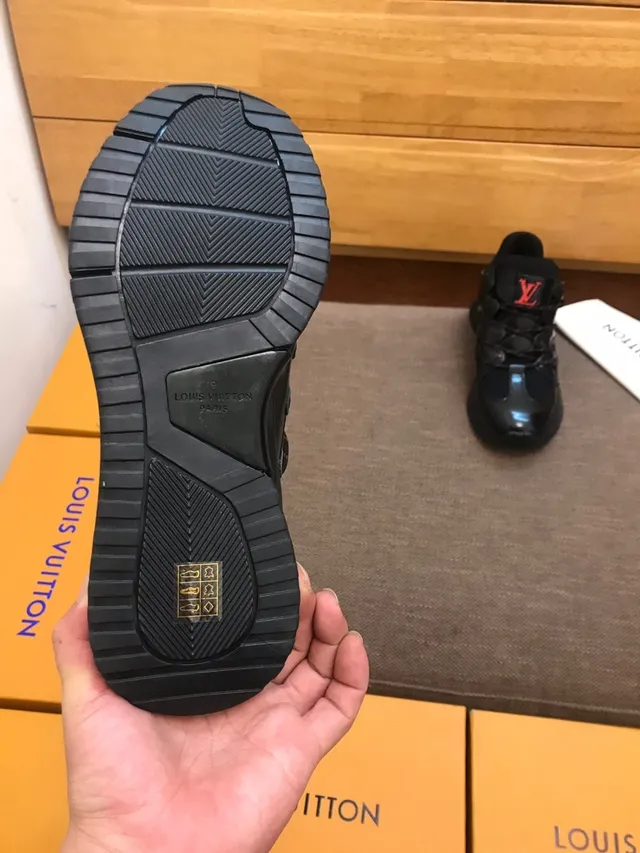 Louis Vuitton LV Trainer काला लाल चमकदार पैटेंट लेदर जाली पैनलिंग मोटी स्नीकर 5