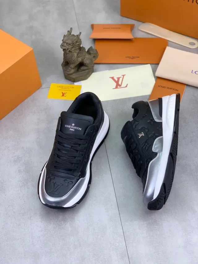 Louis Vuitton LV Trainer Tênis Lifestyle Preto Prata Embossed Monogram Couro Acentos Metálicos 5