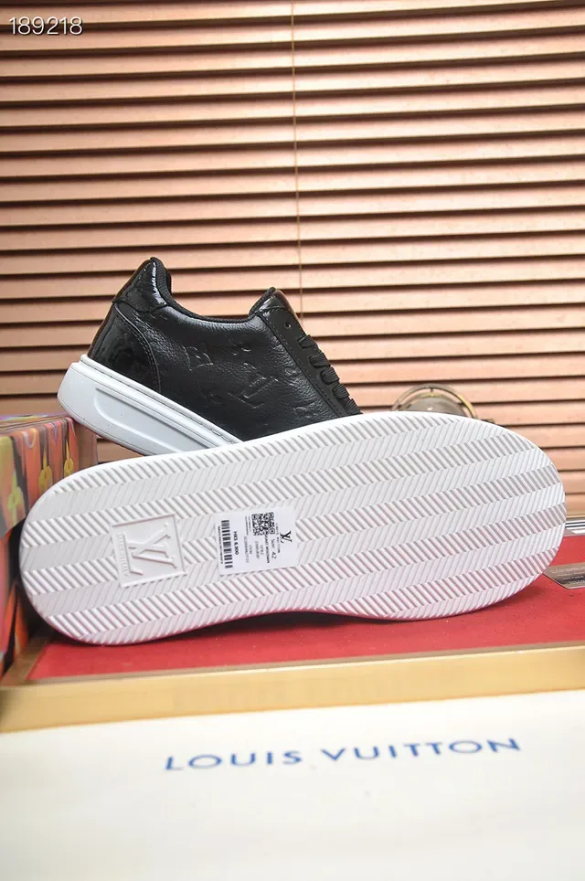 Louis Vuitton LV Trainer Negro Blanco Embossed Monogram Cuero Brillo Patent Accents Lifestyle Sneakers 2