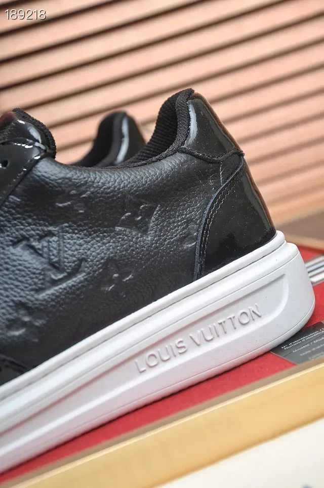 Louis Vuitton LV Trainer Negro Blanco Embossed Monogram Cuero Brillo Patent Accents Lifestyle Sneakers 3