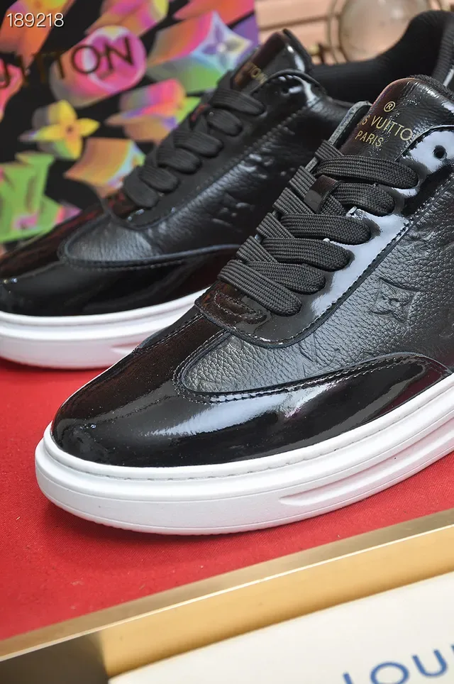 Louis Vuitton LV Trainer Negro Blanco Embossed Monogram Cuero Brillo Patent Accents Lifestyle Sneakers 4